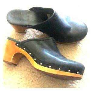 Ugg clogs